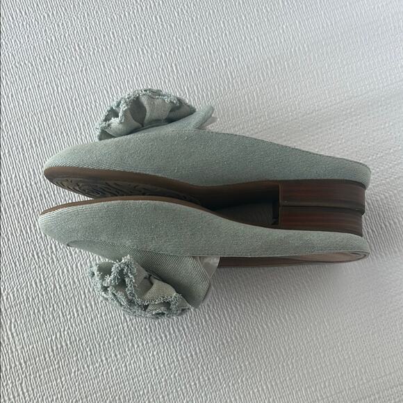 Taryn Rose Green Mules with Floral Embellishments - Picture 7 of 8